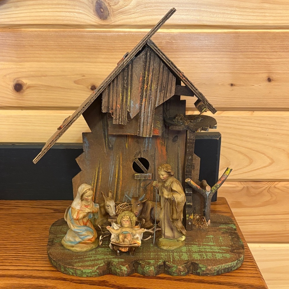 Vintage 1950s Retro Christmas Nativity Stable Music Box by Reuge made in Italy